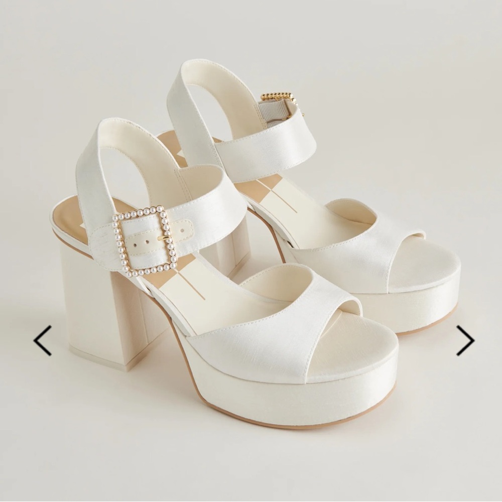 Size 8.5, only worn once, pearl detailed - so comfy!